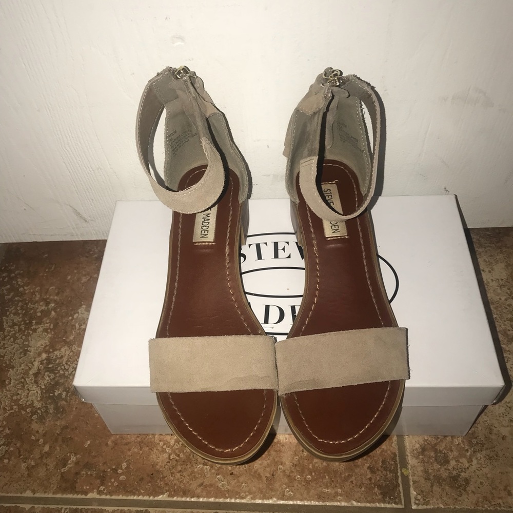 Steve Madden Nude Heeled Snadals - Picture 2 of 4